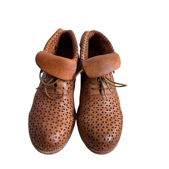 Patricia Nash Sabrina Perforated Ankle Booties Womens Size 7 Tan Foldover Cuffed - Picture 4 of 12